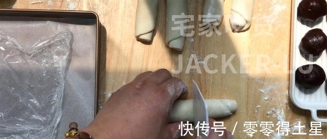 豆沙馅|芝麻豆沙酥饼，制作简单，层层酥脆，一口下去直掉渣，香酥可口！
