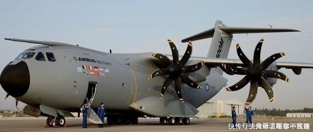 飞机 为什么客机机翼在机腹,军用运输机机翼在背部,专家:装东西不同