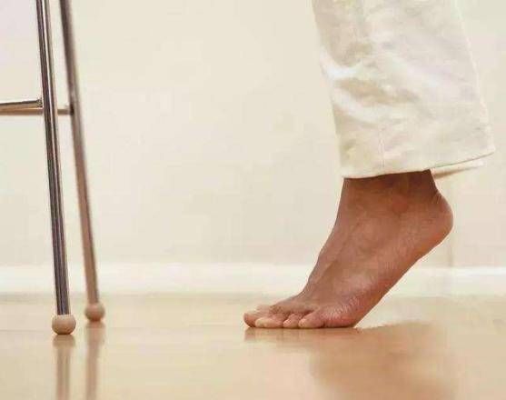 每天坚持踮踮脚，身体强健病痛少！3个锻炼方法试一下