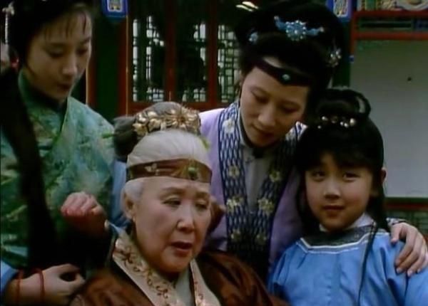 贾宝玉#红楼梦:贾母亲自出手,打脸一个丫头,这个丫头究竟有多过分?