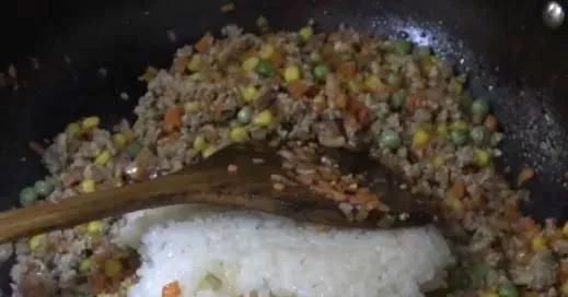  好吃|想吃烧麦不用买，教你在家做，皮薄馅大，比店里的更好吃