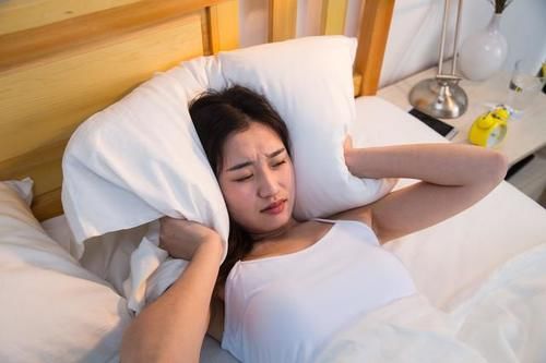改善失眠的40个小妙招（睡觉、食物、运动、环境，总有一个有效）
