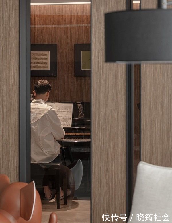 公卫|单身男青年的180㎡之家,全屋简约风,一个人独居,也住出高级感