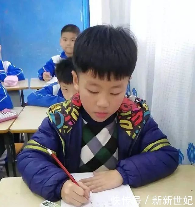 一小学生作文内容感人，字迹也优美，老师：被感动得流泪了！