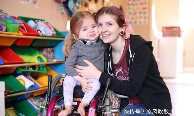 父母|七岁小女孩刚出生多灾多难,母亲坚持生下她,每天忍受骨折之痛