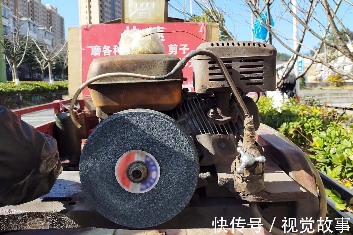 大叔!山村大叔挣钱有方,把“兴趣”做成事业,1天收入1000元