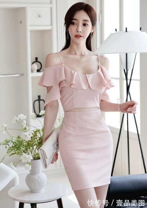 时尚|女神孙允珠时尚搭配:露水樱桃馨甜晚礼带包臀裙