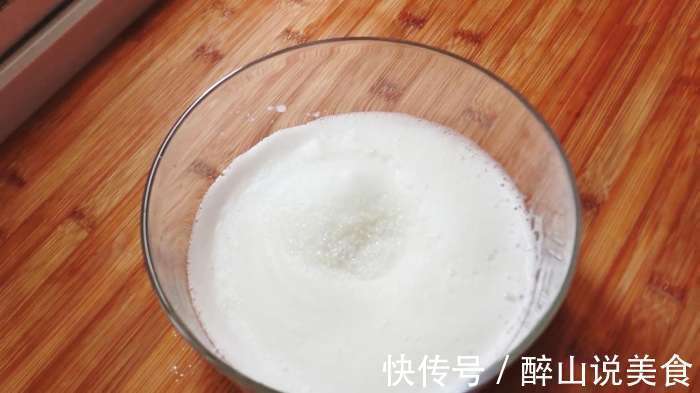 2勺糯米粉，4个鸡蛋，教你一个新吃法，比蛋糕店蛋糕好吃