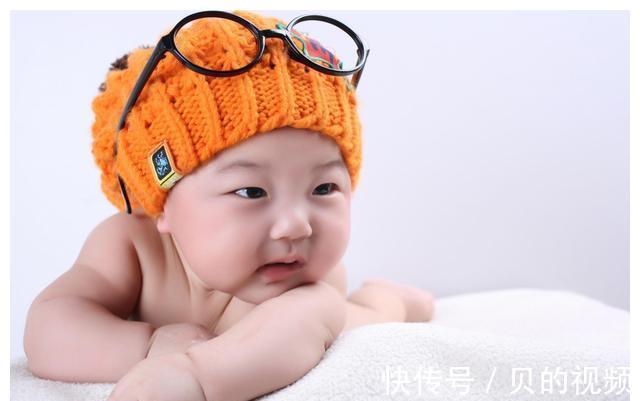 新手爸妈|“吃手”和“不吃手”的婴儿,长大后差距明显,新手爸妈要知道