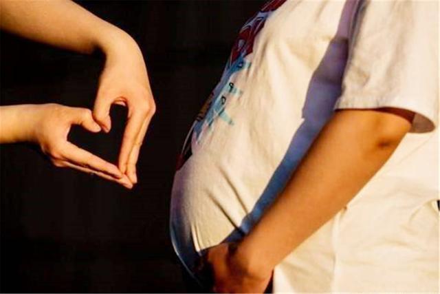 孕妈|孕晚期若有这四种症状,说明快生了,没到预产期也要及时去医院