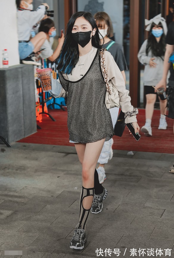 程潇漫|“归国四女”约好换发色?孟美岐新发型超惹眼,程潇漫画脸好抢镜