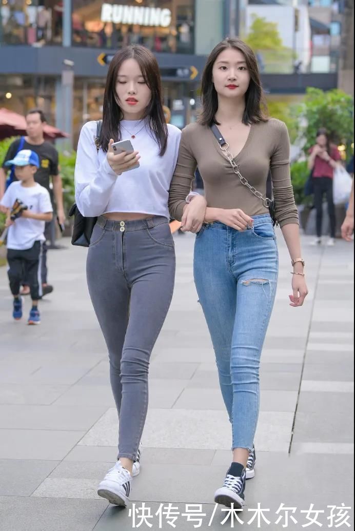 搭配|闺蜜出行牛仔裤穿搭，感受牛仔裤带来的简洁美，清新大方又时尚
