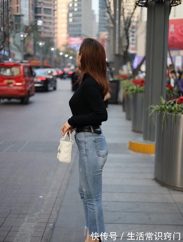 美女 “婴儿肥”的瑜伽裤美女，选择好看的裙子，展示身材！