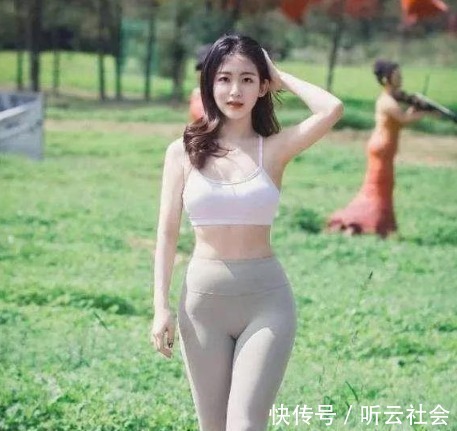 修饰 打底裤展现干净利落的气质美,充满青春的运动活力