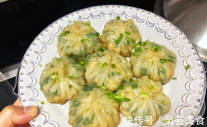 跟我学做包子,无需和面擀皮,半小时搞定,外焦里嫩,比小笼包好