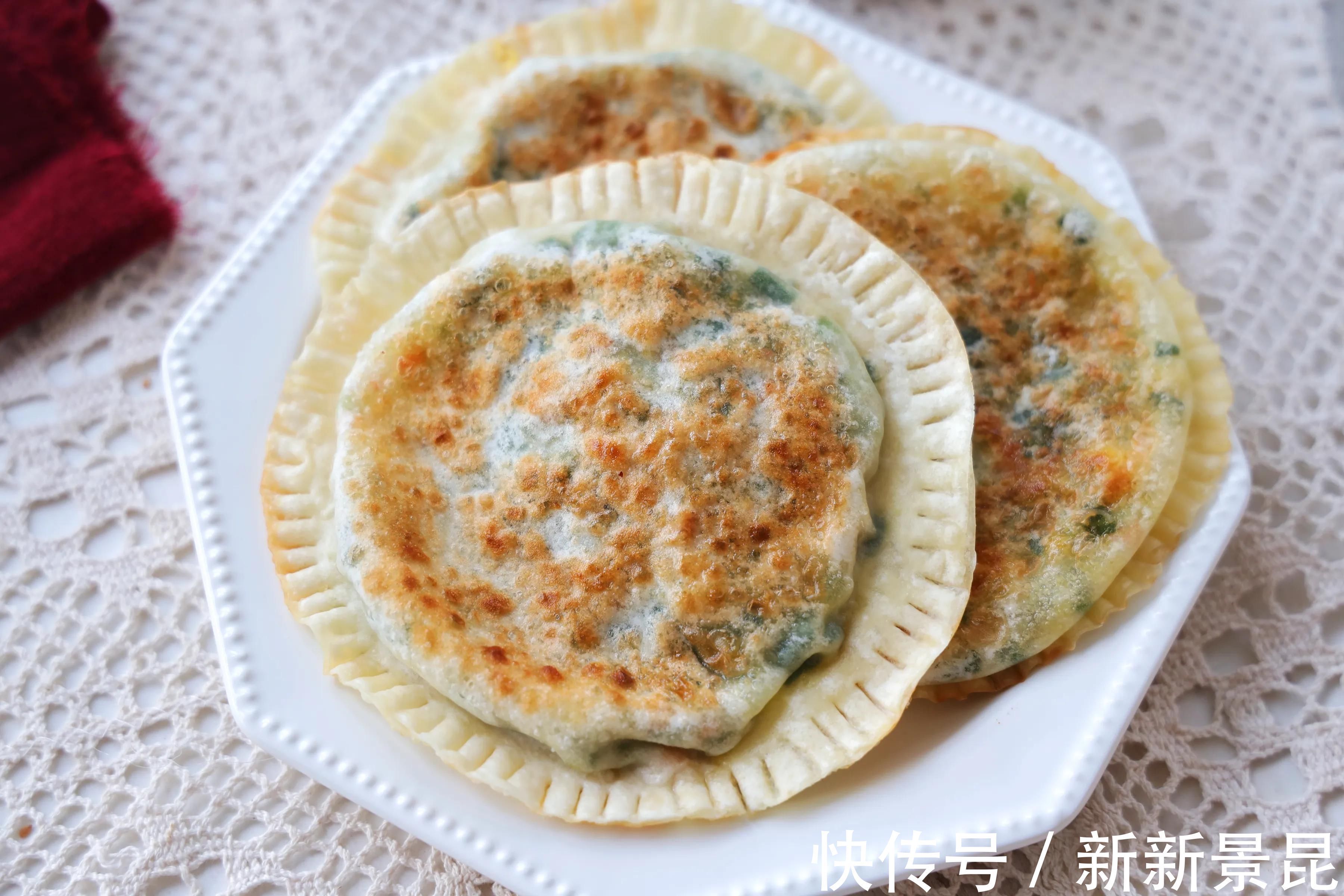 新手|韭菜盒子新做法，不和面不揉面，皮薄馅大，特别适合新手和懒人！