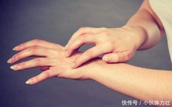 身体|肝不好的人,身体2处“发痒”,或是肝病来了,别以为是过敏!