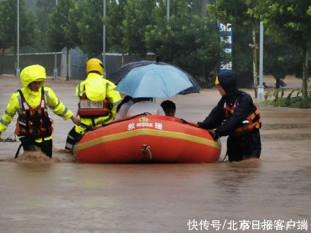 积水|郑州消防处置暴雨警情359起，营救被困群众1231人