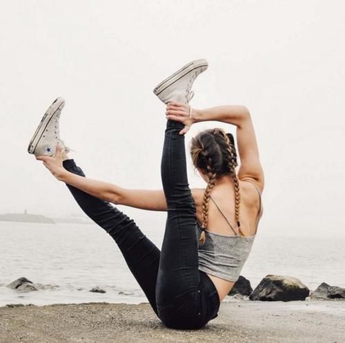 双臂|4个瑜伽动作,每天花30分钟练习,改善身体机能,50岁不显老