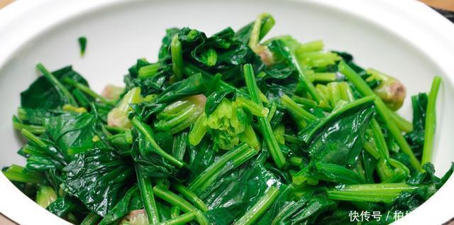 翠绿|做菠菜要不要焯水很多人都做错了,教你正确吃法,翠绿爽口营养