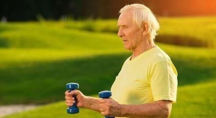 几种运动行为会加快你衰老,要及时避免,不然