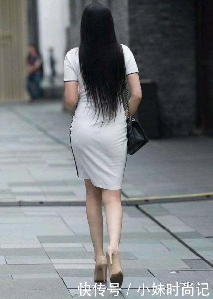 从容|街拍知性大雅的美女,白色紧身裙,美丽又从容