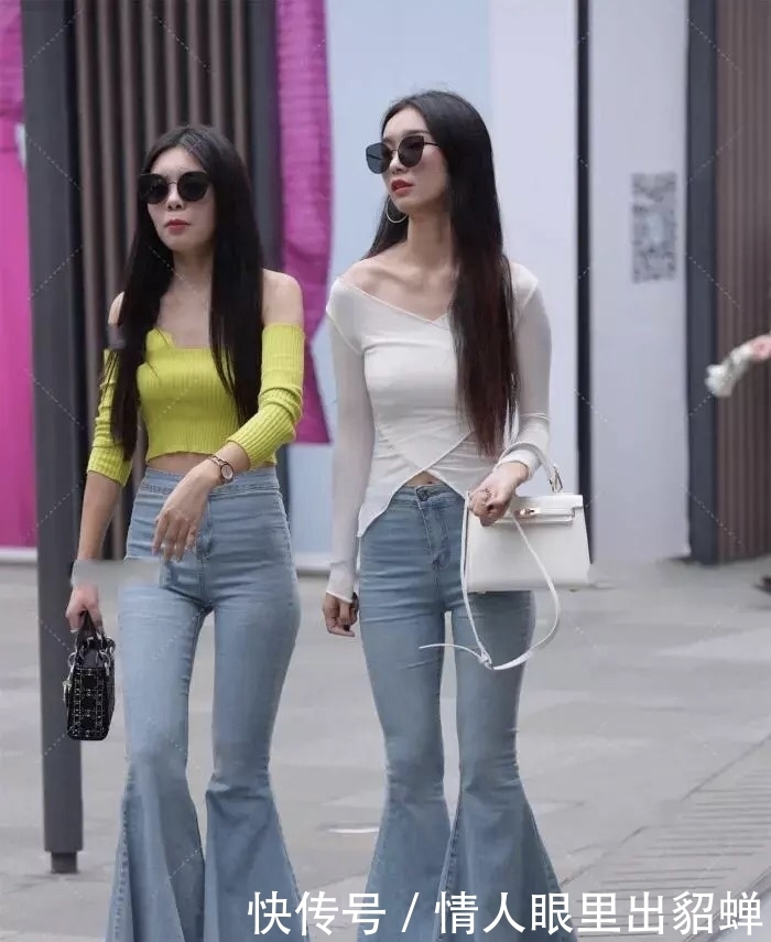 喇叭裤|似带如丝柳,团酥握雪花,浅蓝色喇叭裤巧穿搭演绎的并蒂仙莲之美