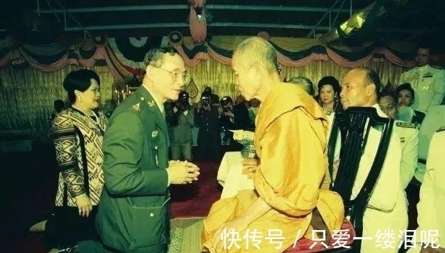 高僧!泰国最著名的活佛,募捐60亿泰铢巨款,就连泰国国王都要下跪叩拜