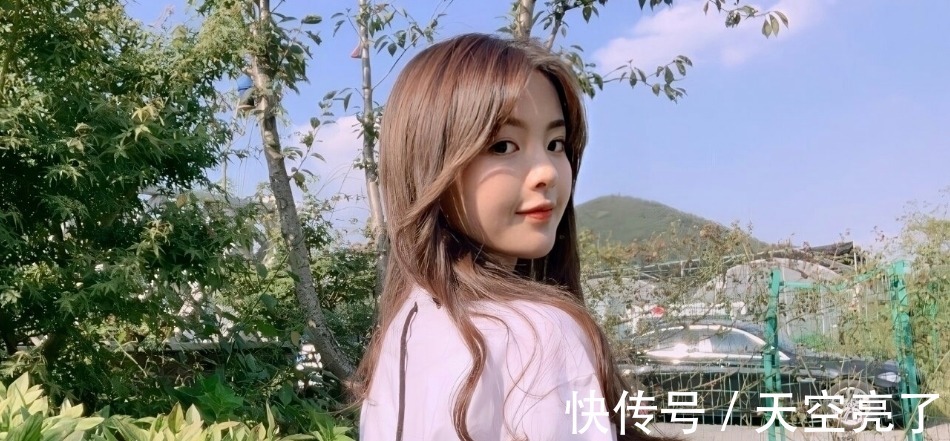 何洛洛|楊超越直女發(fā)言惹怒黃明昊，三大選秀廠牌神仙聯(lián)動(dòng)！大廠女孩破防