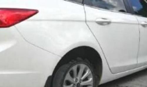 女司机开车将近30公里,才发现车子没有