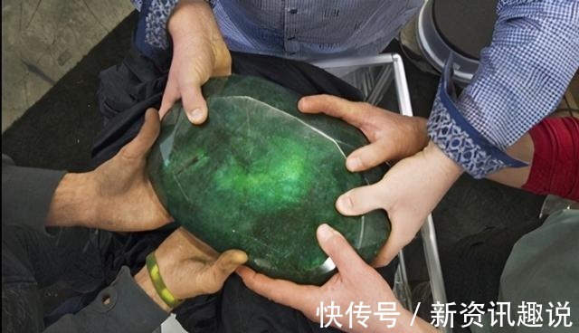 珍珠 这么有份量的珠宝,可不能作为日常首饰所佩戴,超大个头极其罕见!