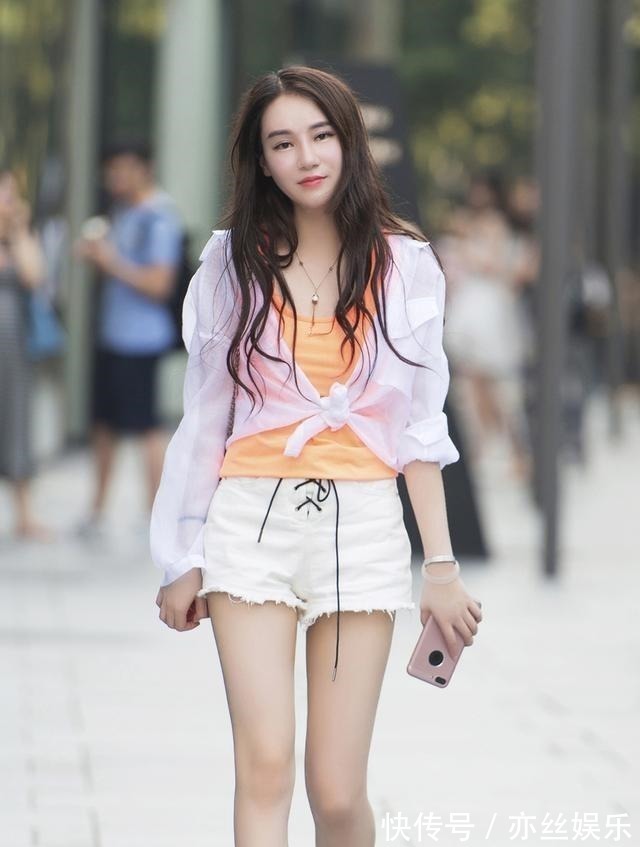 上衣 瑜伽裤的穿搭各具特色,各种场合都适用,穿出一个优雅淑女的感觉!