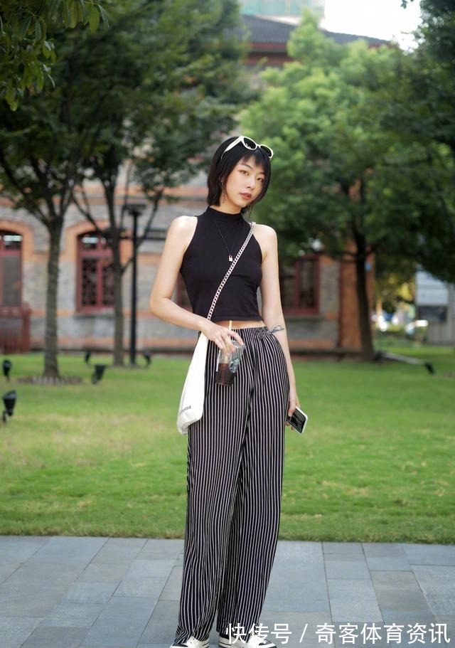 条纹裤 时尚博主的“露腰穿搭”真实用,洋气个性又显瘦,微胖女孩也能穿!