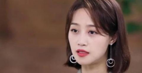 蓝盈莹重回浪姐舞台，网友：野心写在脸上，怪不得曹骏和她分手