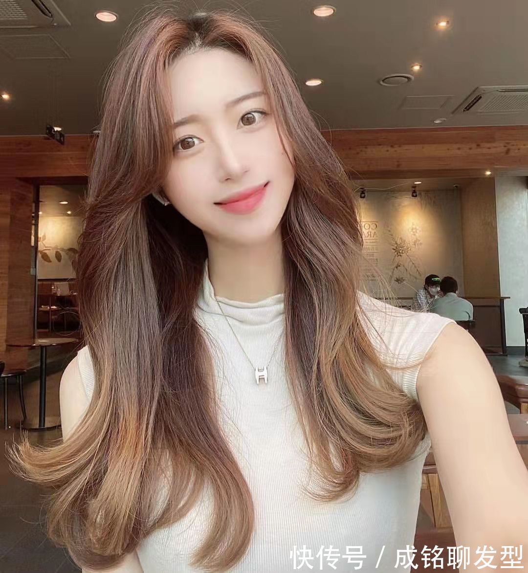 长发 女人留长发和短发哪种更有魅力?区别不在于发型长短,而在于脸型