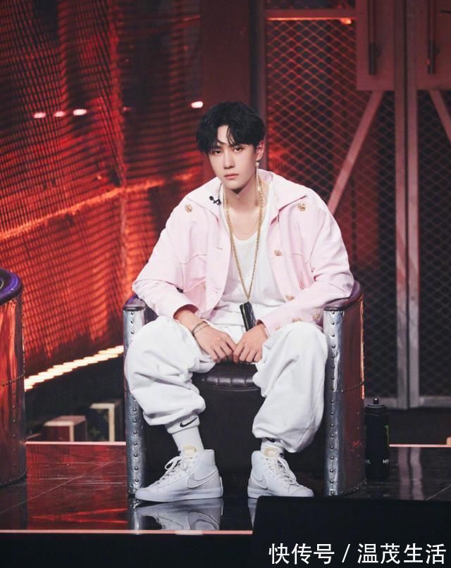 冰雪运动|汉字都不会写,还能上《华彩少年》?带你认识另一面的王一博