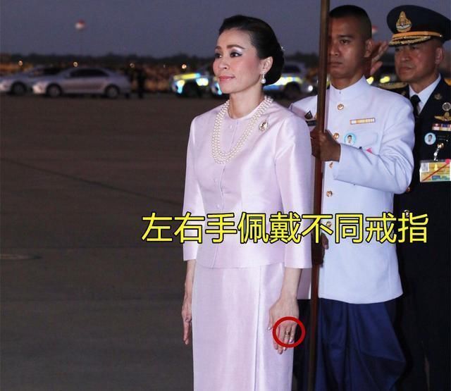 42岁苏提达从头到脚的精致，涂上银色指甲油，配桃花刺绣裙太美！