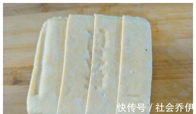 懒人快手菜|没想到豆腐这么好吃，只用1种调味品，简单易做，吃一口就上瘾