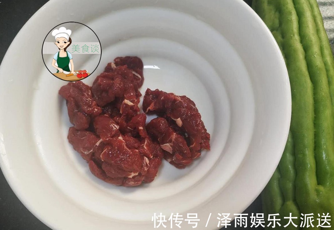 苦瓜|两样食材一起炒，清脆鲜香，滋肝明目，多吃还不会发胖，做法简单