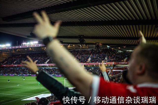 霍姆斯|主场0-1!前欧冠冠军轰然倒地:5天连输2场,2.6万人不离不弃