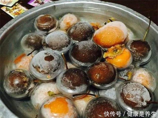 小伙网购东北冻梨，试吃后表示很失望，看到吃法后东北人已笑趴