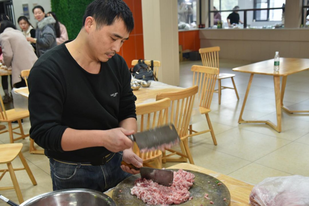  举办|“热乎的饺子，温暖的心” ——株洲市中心血站举办“迎冬至包饺子”活动