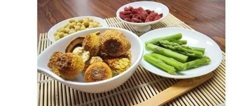 脑血管|睡觉出现4个异常,说明脑血管堵了,做好4个字,清血脂通血管