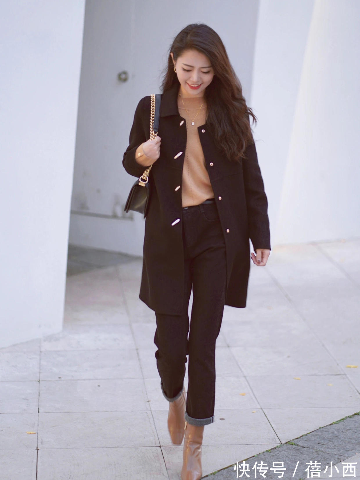 牛仔裤|冬季穿这5个“神仙色大衣”真香,搭配牛仔裤、半身裙高级显气质