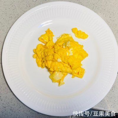 减肥也能吃的蒜苗炒土鸡蛋