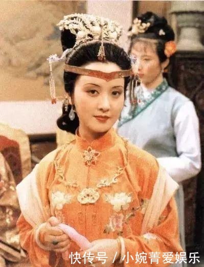 薛宝钗|王熙凤与薛宝钗是表姐妹,却为什么极少交流?性情不同、利益互斥