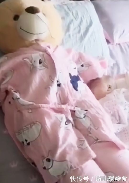 月子|爸爸在家看孩子,妈妈不放心提前回家,迫不及待开门一看,笑喷了