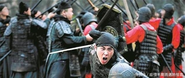 他出身盗匪,长得太帅而被释放,装瞎三年除掉祸患,后成一国之君