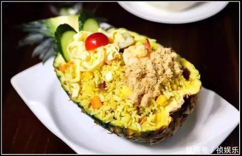  海鲜菠萝炒饭，一道海鲜水果与主食的完美搭配，关键是鲜香美味