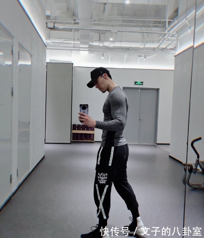 肌肉|身材如雕刻的肌肉奶爸,金牛座健身达人,一周至少保持五天训练!